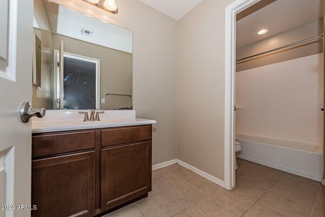 2729 E DUNBAR Drive, Phoenix, AZ 85042