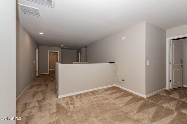 2729 E DUNBAR Drive, Phoenix, AZ 85042