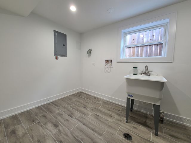 6437 W 82nd Street, Burbank, IL 60459