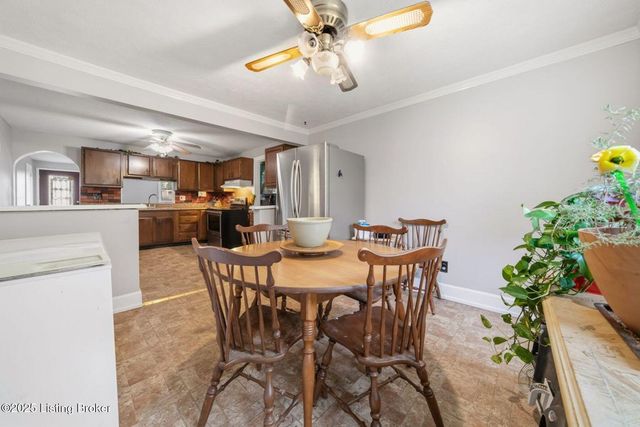 7700 Rosemary Ln, Louisville, KY 40214