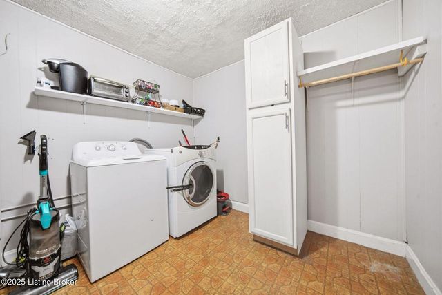 7700 Rosemary Ln, Louisville, KY 40214