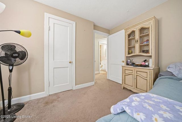 7700 Rosemary Ln, Louisville, KY 40214