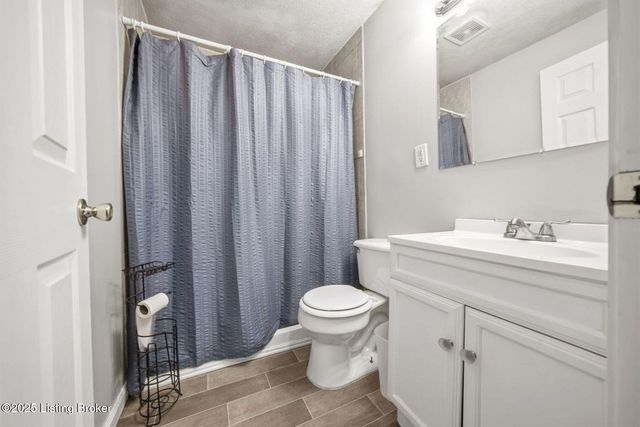 7700 Rosemary Ln, Louisville, KY 40214