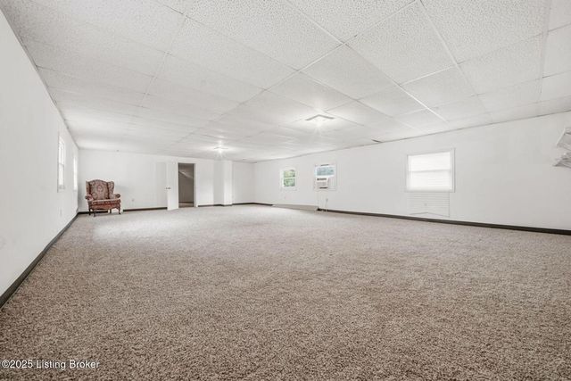 7700 Rosemary Ln, Louisville, KY 40214