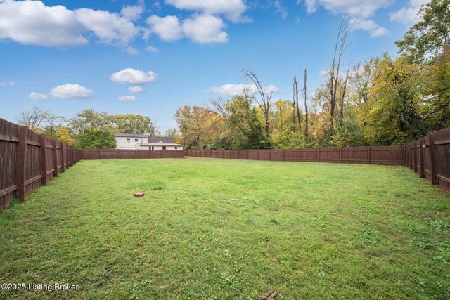 7700 Rosemary Ln, Louisville, KY 40214