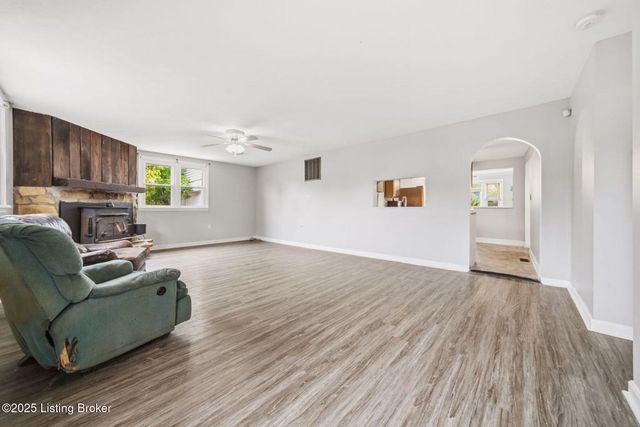 7700 Rosemary Ln, Louisville, KY 40214