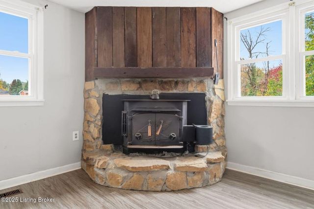 7700 Rosemary Ln, Louisville, KY 40214