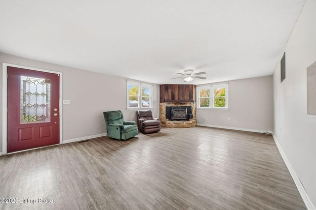 7700 Rosemary Ln, Louisville, KY 40214