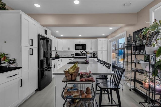 11132 Delano Street, Romulus, MI 48174