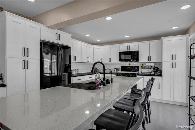 11132 Delano Street, Romulus, MI 48174