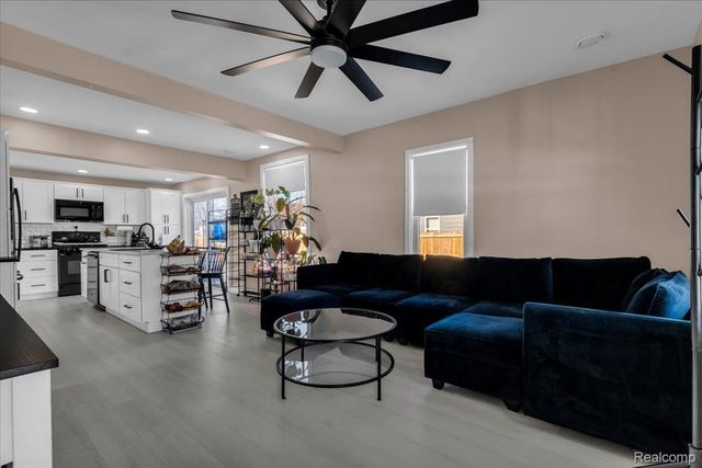 11132 Delano Street, Romulus, MI 48174