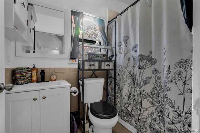 11132 Delano Street, Romulus, MI 48174