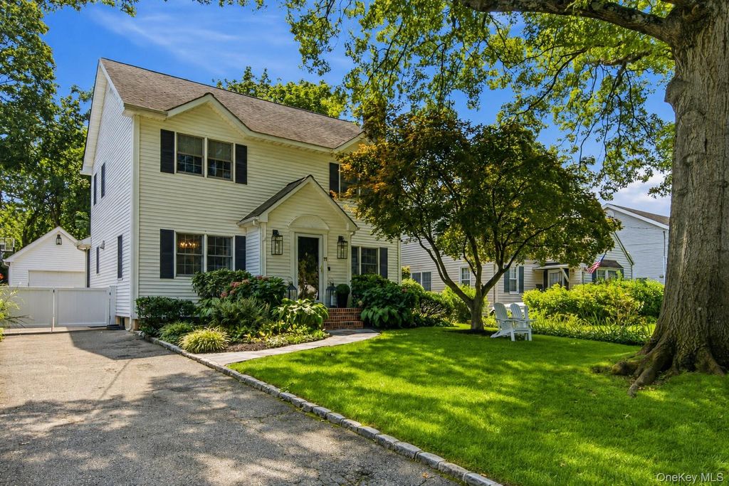 11 Bayside Avenue, Port Washington, NY 11050 — exterior