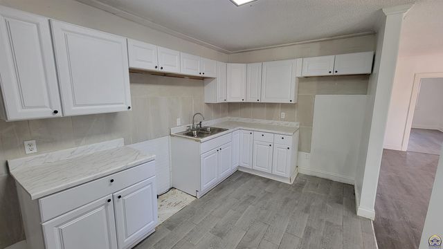 1800 NW Fillmore ST, Topeka, KS 66608