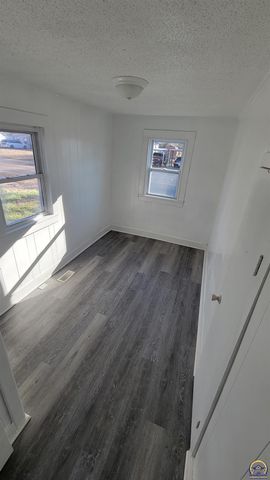 1800 NW Fillmore ST, Topeka, KS 66608