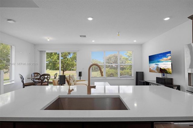 4317 Lago Dr 4317, Deerfield Beach, FL 33064