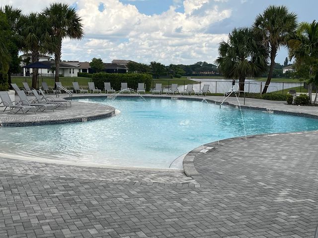 4317 Lago Dr 4317, Deerfield Beach, FL 33064