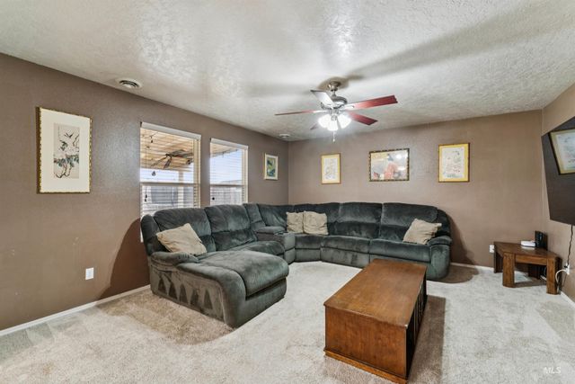 825 W Woodpine St, Meridian, ID 83646