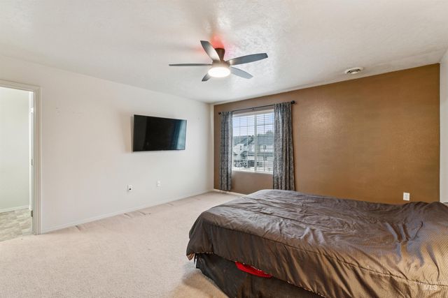 825 W Woodpine St, Meridian, ID 83646