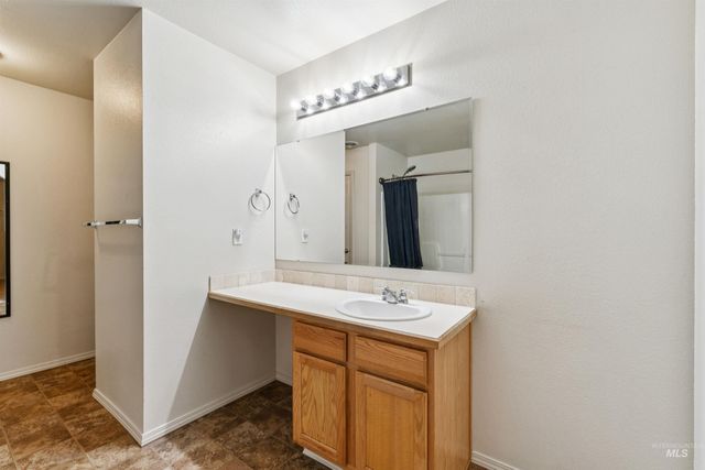 825 W Woodpine St, Meridian, ID 83646