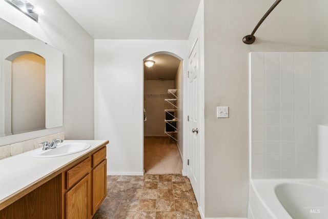 825 W Woodpine St, Meridian, ID 83646