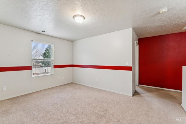 825 W Woodpine St, Meridian, ID 83646