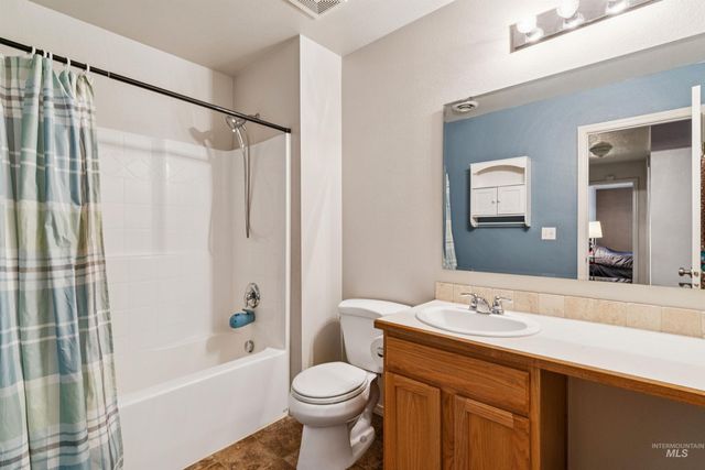 825 W Woodpine St, Meridian, ID 83646