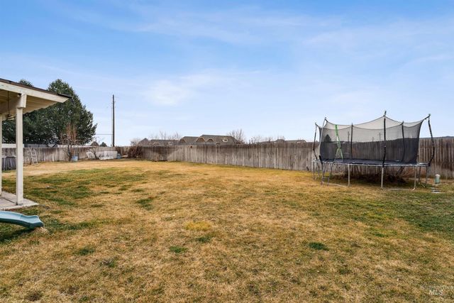 825 W Woodpine St, Meridian, ID 83646