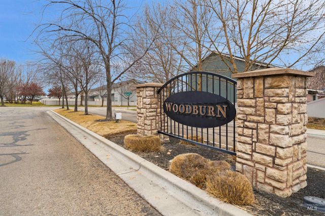 825 W Woodpine St, Meridian, ID 83646