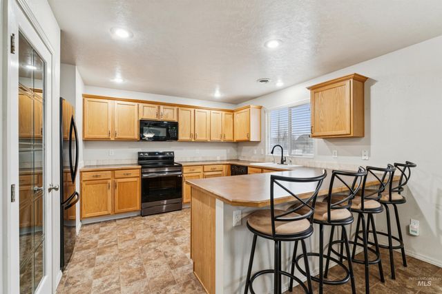 825 W Woodpine St, Meridian, ID 83646