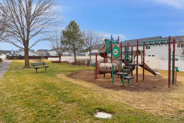 825 W Woodpine St, Meridian, ID 83646