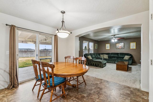 825 W Woodpine St, Meridian, ID 83646