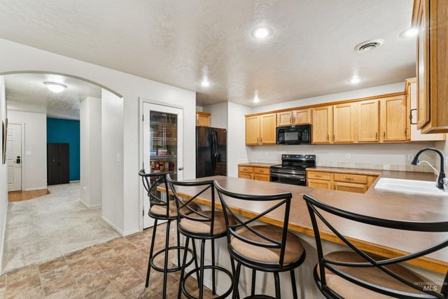 825 W Woodpine St, Meridian, ID 83646