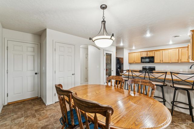 825 W Woodpine St, Meridian, ID 83646