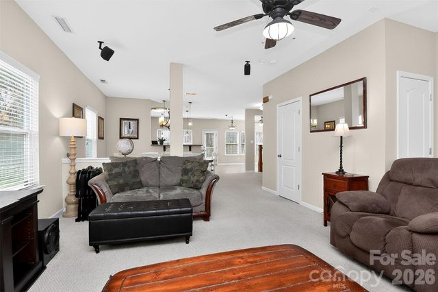 15531 Lakepoint Forest Drive, Charlotte, NC 28278