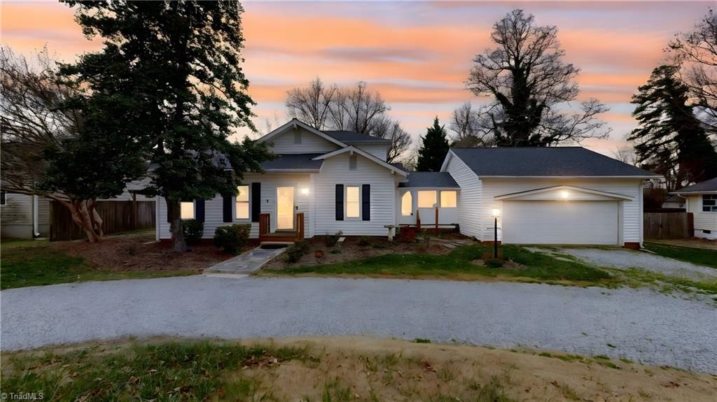 905 Old Winston Road, High Point, NC 27265