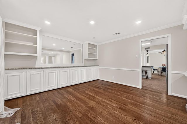5810 Creekbend Drive, Houston, TX 77096