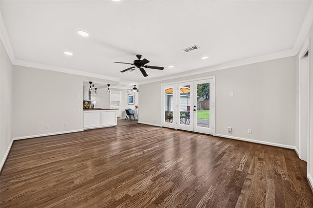 5810 Creekbend Drive, Houston, TX 77096