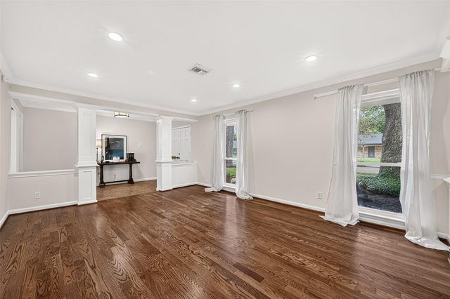 5810 Creekbend Drive, Houston, TX 77096