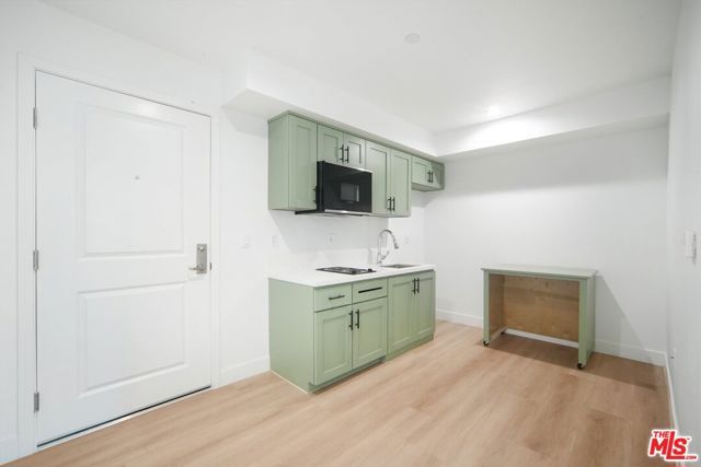 3221 W 71st Street, Los Angeles, CA 90043