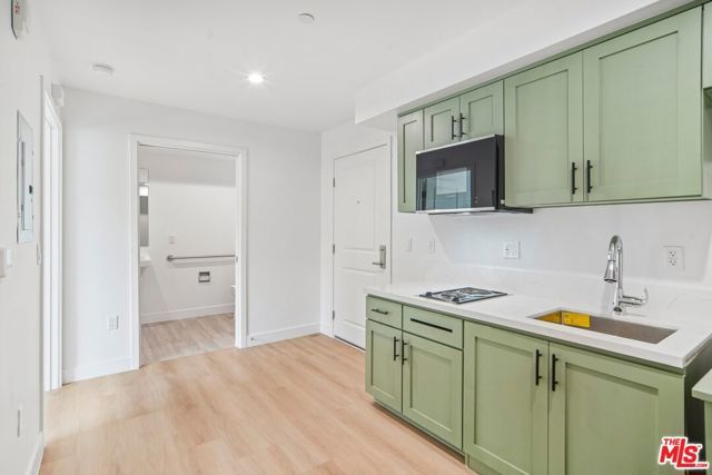 3221 W 71st Street, Los Angeles, CA 90043
