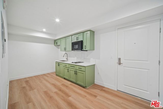 3221 W 71st Street, Los Angeles, CA 90043