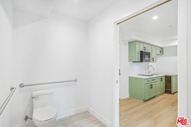 3221 W 71st Street, Los Angeles, CA 90043