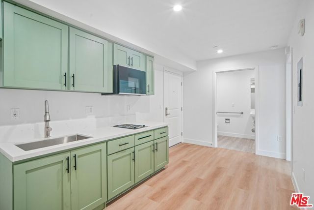 3221 W 71st Street, Los Angeles, CA 90043