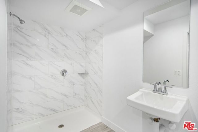 3221 W 71st Street, Los Angeles, CA 90043