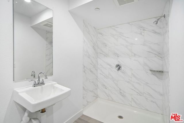 3221 W 71st Street, Los Angeles, CA 90043
