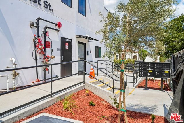 3221 W 71st Street, Los Angeles, CA 90043