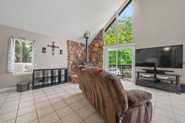 24045 Woodfern Dr, Pioneer, CA 95666