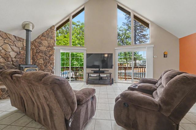 24045 Woodfern Dr, Pioneer, CA 95666
