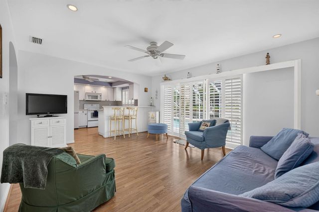 535 NE 8th Avenue, Deerfield Beach, FL 33441